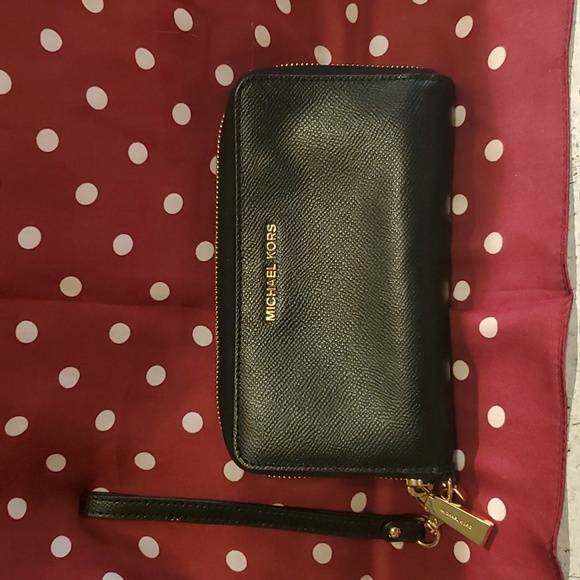 Michael Kors Handbags - Michael Kors Black Wristlet